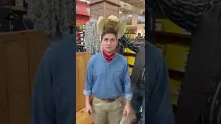 Обновите свои сапоги: примерьте экзотические модели в магазине Elliott&rsquo;s Boots.
