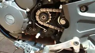 Como desmontar a Fazer 250 para fazer a limpeza do Kit Relação! Corôa, Corrente e Pinhão.