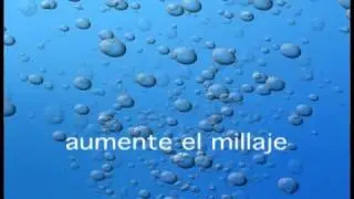 Carro rodando con agua híbrido hidrógeno ahorre gasosolina