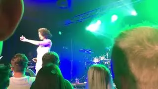 Raye- Walk On By Live at Chalk Brighton