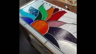 een glas in lood raam maken (Making a stained glass window)