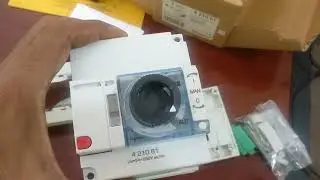 421061 | Front Operator 421061 | unboxing of DPX&sup3; accessory Motor operato | Legrand MCCB Accessories