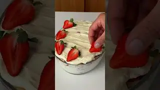 Pav&ecirc; de morango com chocolate branco sem fogo pro seu Natal!🎄