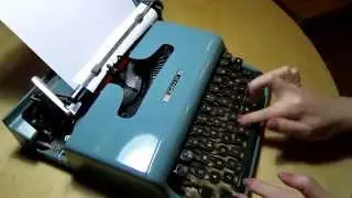 Portable Olivetti Lettera 22 Typewriter, Retro Design Manufactured circa 1950, Teal Blue Exterior.