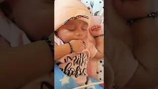 Enta cute🤩 ga chey notlo  petukoni mari nidrapotunado chudandi ma kannaya 🤩🤩❤️