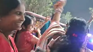 Bharat mandir me puja karte samay mahila ka dance bahut he sundar