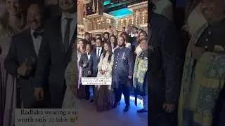 Anant Ambani & Radhika Merchant &ndash; Group Photo with Family & Friends 📸💖 | Wonderful Family Time