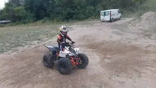 Kajtek na quadzie Kayo AT110