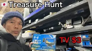A 51 y/o Japanese man at HARD OFF in Japan, the biggest thrift shop, and found another treasure 