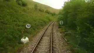 TrCTrenau yn teithio ar hyd Llinell Calon Cymru / TfWRail travelling along the Heart of Wales