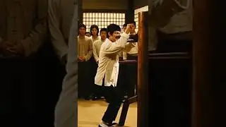 Bruce Lee demonstrates how to fight a wooden dummy.#kungfu #brucelee