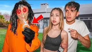 Жуткая кукла КРАДЕТ моё обручальное кольцо на нашем заднем дворе! 😱 M3GAN Horror (Лукас и Иванита)
