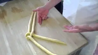 Apprendre &agrave; tresser &agrave; 4 branches / how to make a 4 braided brioche bread