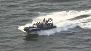 Speedboot rast &uuml;ber die Nordsee in Scheveningen