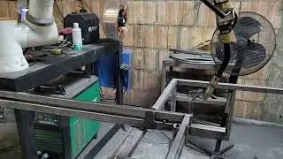 Automatisches Schwei&szlig;en mit Schwei&szlig;roboter von RWGMETAL