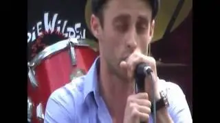 MOV025