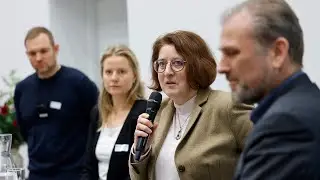 Podium: Die Zukunft mit KI? Bildung und Regulation