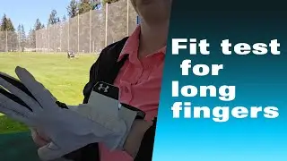 Fit-check on the Men's Under Armour Mens Iso-chill Golf Glove - on a woman's hand
