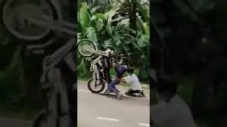 #bike_stunt_video 😂#shorts #Bikergroup #r15v3 #attitudestatus #fyp #funnyvideo