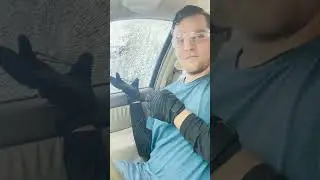 Этот крошечный браслет способен разбить стекло за считанные секунды.