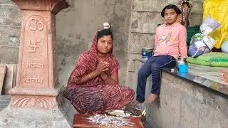 पौष महिन्यातला दुसरा रविवार / कांदा काटायला बाया आल्या आणि आम्ही दुपारन कांदा भरला.