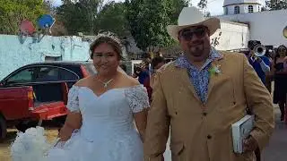 ISRAEL Y MARIA DISFRUTANDO  DE UNA RICA COMIDA DESDE SAN MARTIN VALPARAISO 
