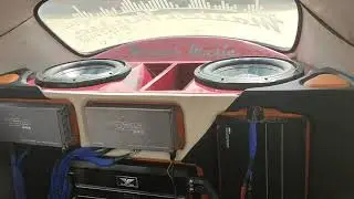 Vocho con impresi&oacute;nante equipo de Audio, con el sello Master Music Car Audio