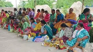 Kavuru Kanaka Durga Amma Thalli Devasthanam nandu Varalakshmi Vratham.