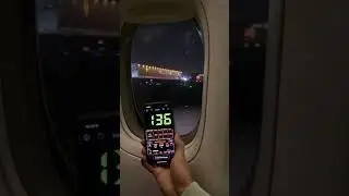 📱 Man Uses Phone to Measure Airplane Takeoff Speed in Real-Time! ✈️🚀