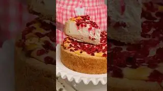 Бесподобный творожно-сметанный пирог, как торт с нежным суфле. И замороженные ягоды в ход идут
