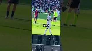 The most ridiculous moments in El Clasico. 💀🤣 Bar&ccedil;a fan showed Vini a beach ball. 😭