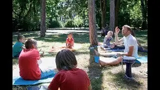 Dru Yoga with Sam Thorne / Йога със Сам
