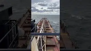 #captainslog 19/ОКТ/25 Уилфред Сайкс, мост Макино, волны накатывают на пути в Грин-Бей.