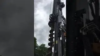 Geax EK60 Piling Rig Mast Close-up
