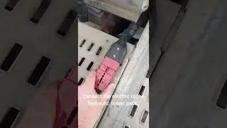 uncoupling the King Low loader trailer from the DAF XF