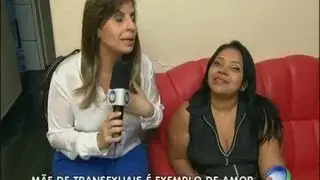Mãe de duas transexuais se orgulha de suas filhas em Belo Horizonte