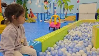 Vika in the  playroom Happy City/////Вика в игровой комнате Happy City