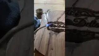 Always torch out your air bubbles when using epoxy resin. A heat gun works just as well. #epoxy ￼