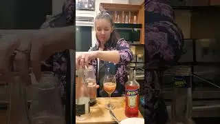 Holiday Aperol Spritzer #winetalk #winetasting #winenot #cocktails