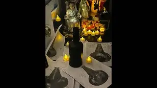 E.J. Parker is drawing the antique bottle(circa 1700s) live!
