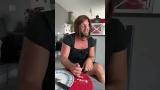 Tes parents re&ccedil;oivent des amis &agrave; manger
