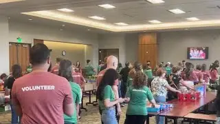 Unos 300 agentes de bienes ra&iacute;ces sirven como voluntarios en banco de alimentos para ni&ntilde;os