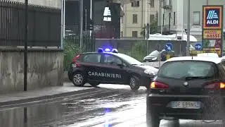 Minaccia vicino di casa con una pistola. Denunciato