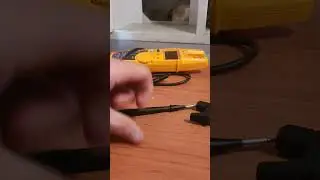 Fluke T6-1000PRO FIELDSENSE бесконтактный метод измерения напряжения в электрощите vs Uni-T204+