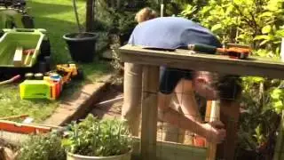 Zandbak maken met Senna en opa