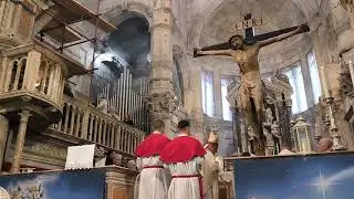 Božićno misno slavlje u katedrali svetog Jakova u Šibeniku. Radujte se narodi. Ulazna procesija.
