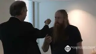 How to Hypnotize Anyone in Under 60 Seconds&rdquo;