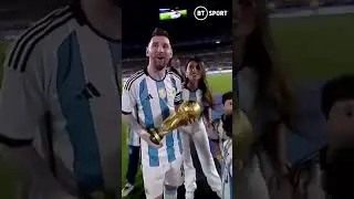 Lionel Messi shows off the World Cup to Argentina&rsquo;s fans! 🏆