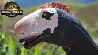 I made the Titanosaur from Jurassic World: Retribution out of CARDBOARD!! (review)