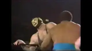 Golden Terror vs Pez Whatley
